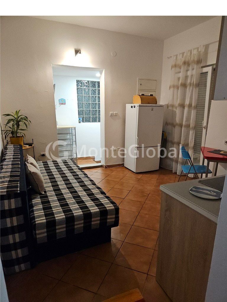 Piso en Tivat, Montenegro, 58 m² - imagen 1