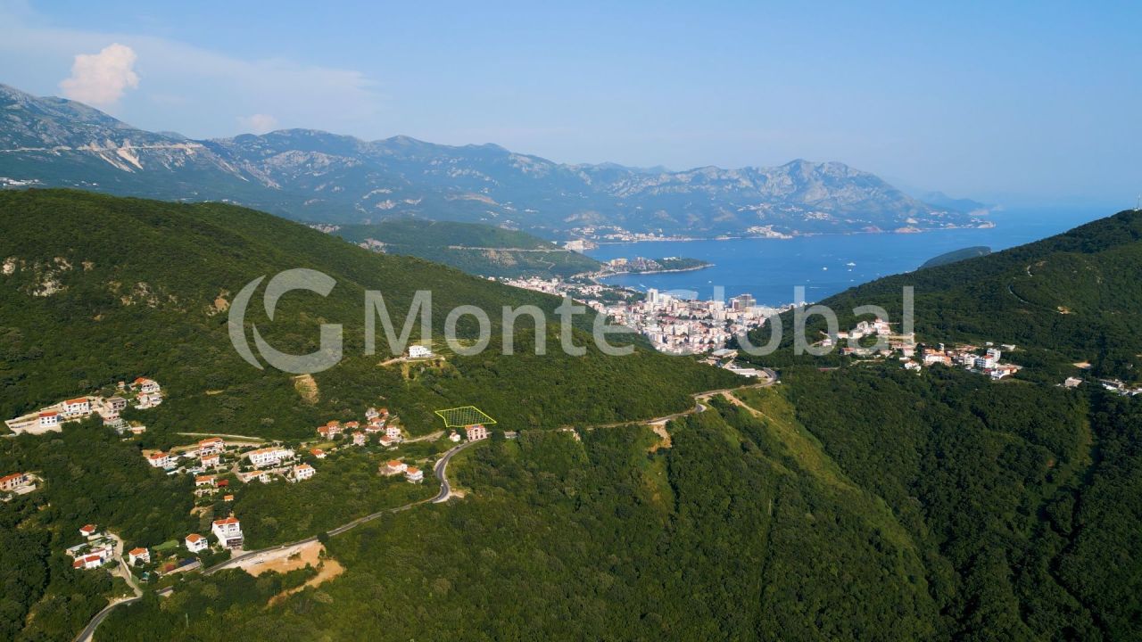 Grundstück in Budva, Montenegro, 2 000 m² - Foto 1