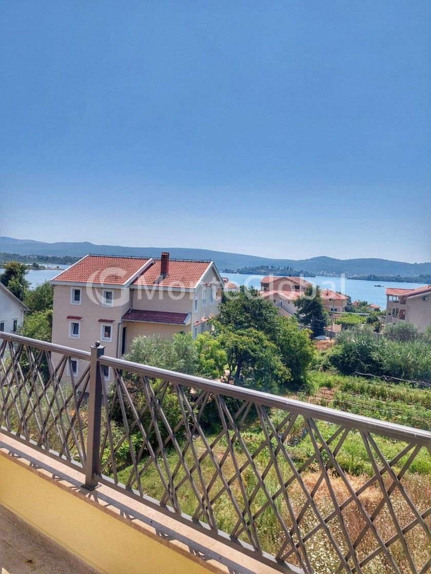 Piso en Tivat, Montenegro, 49 m² - imagen 1