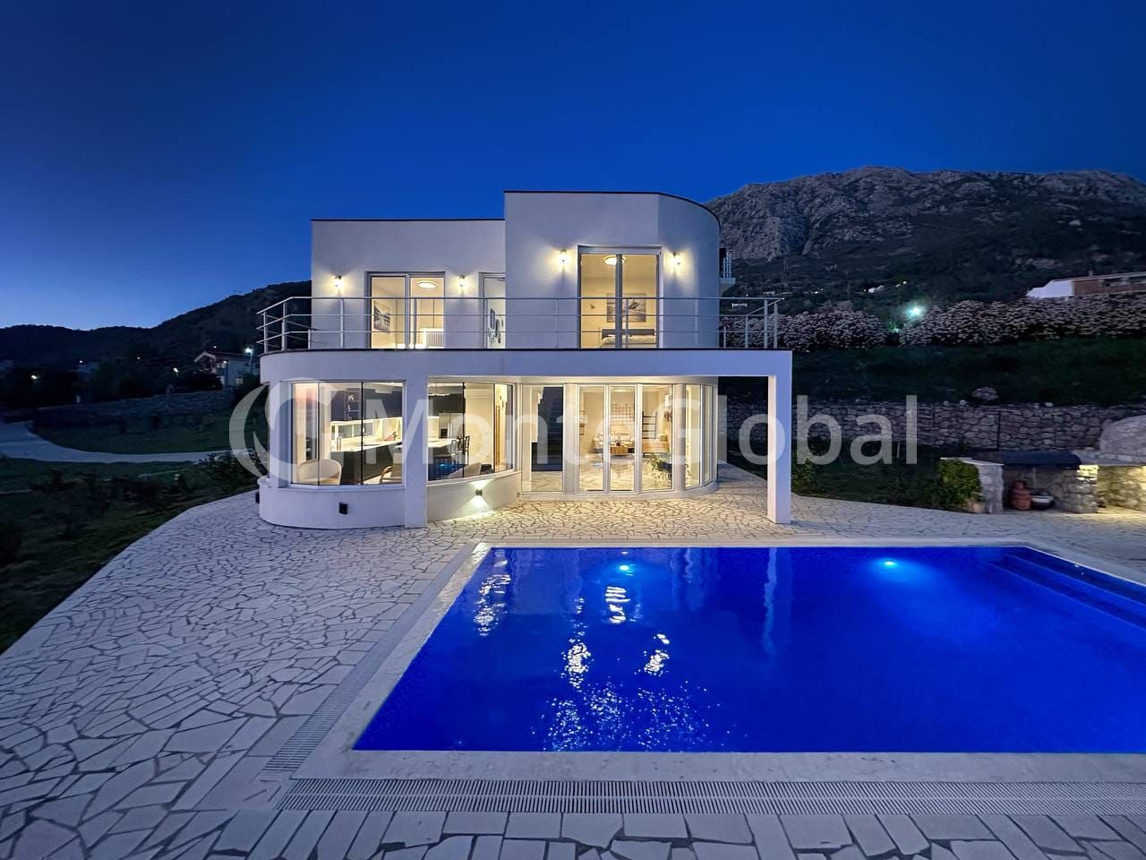 Maison à Dobra Voda, Monténégro, 240 m² - image 1