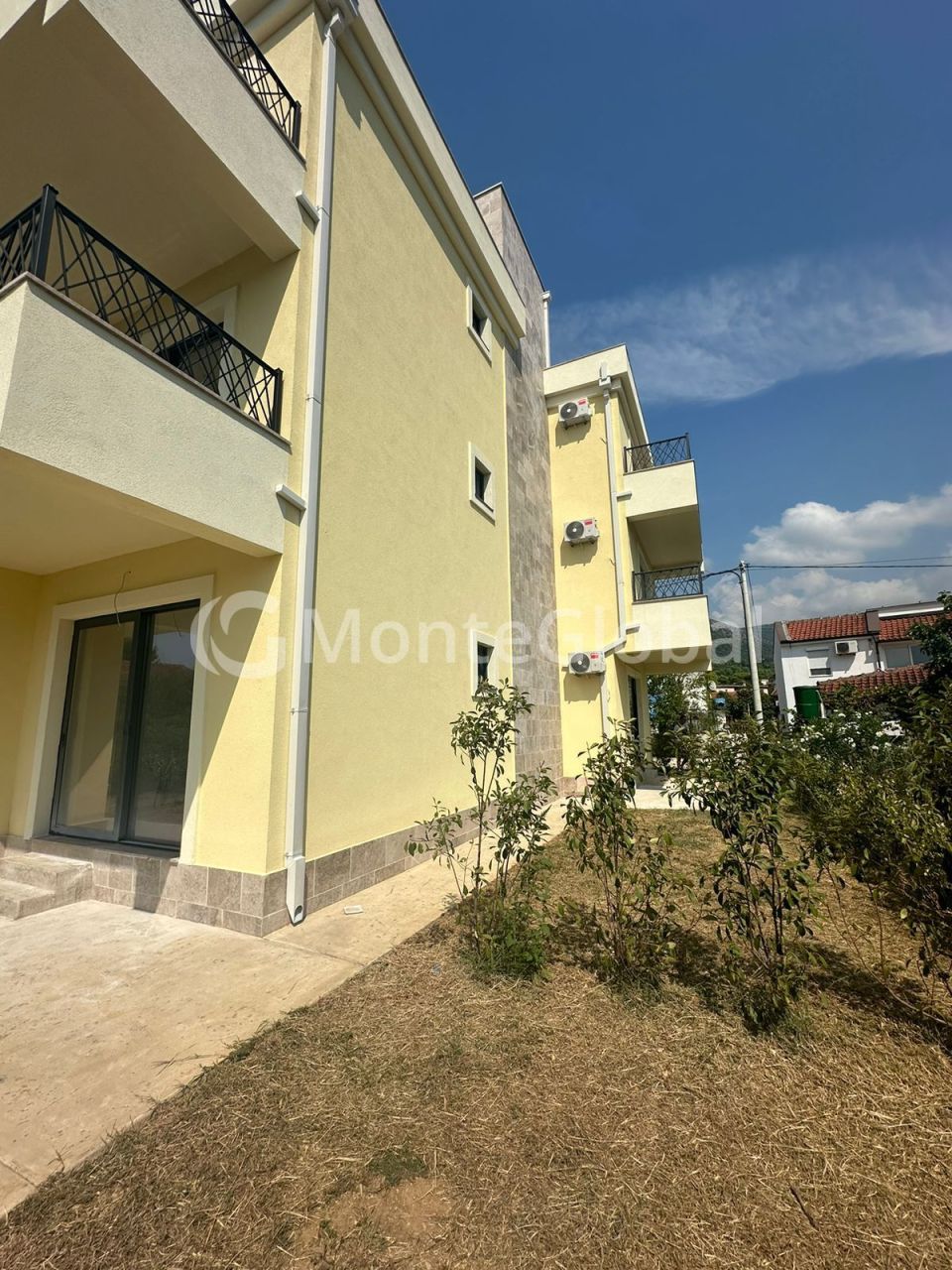 Haus in Tivat, Montenegro, 399 m² - Foto 1