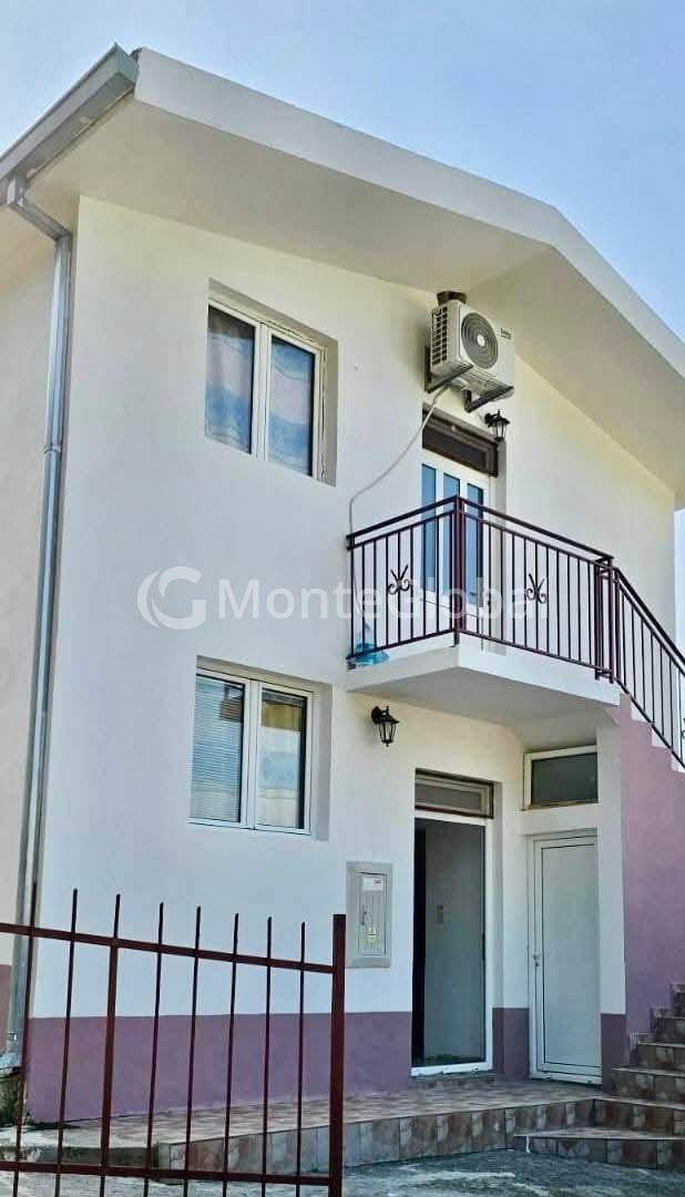 Casa en el Bar, Montenegro, 132 m² - imagen 1
