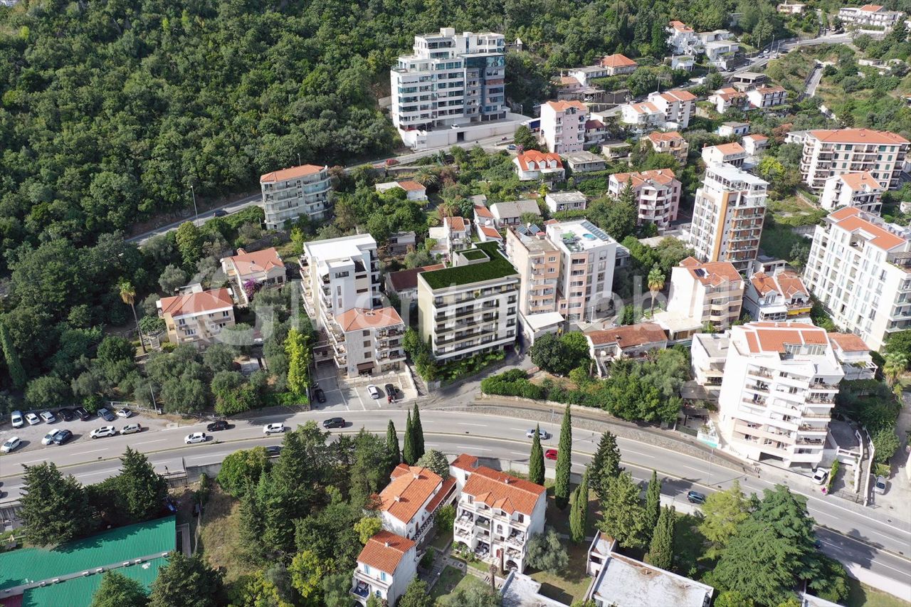 Flat in Becici, Montenegro, 112 m² - picture 1