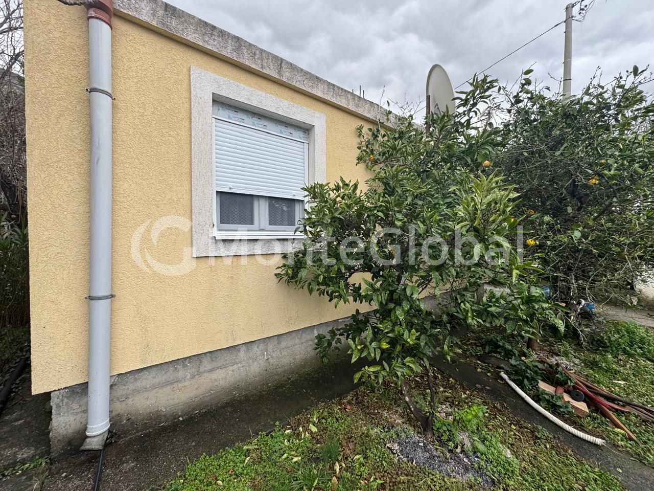 Maison à Sutomore, Monténégro, 85 m² - image 1