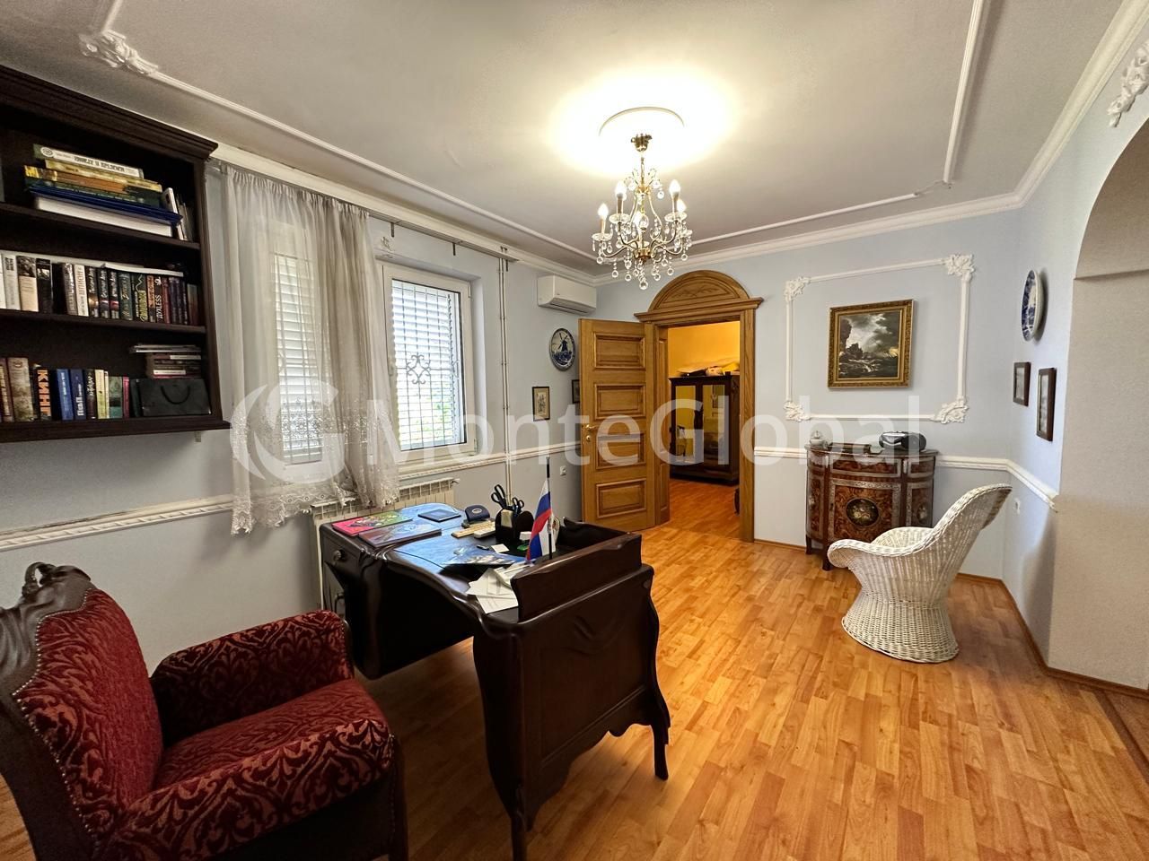 House in Bar, Montenegro, 1 000 m² - picture 1