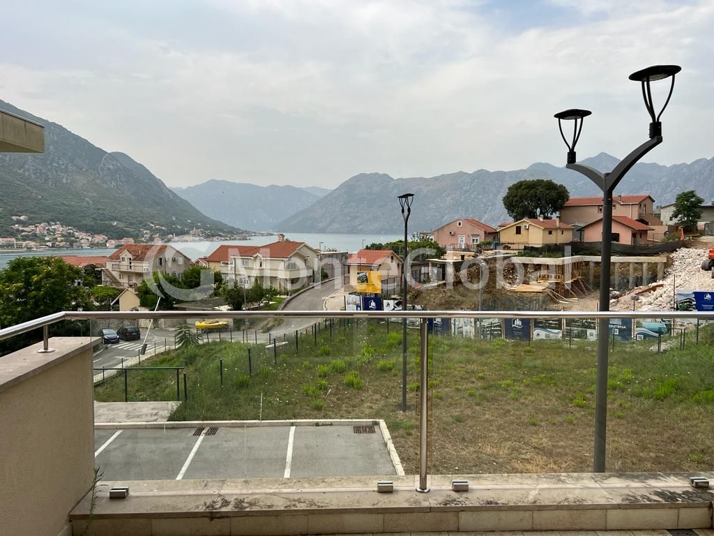 Flat in Dobrota, Montenegro, 60 m² - picture 2