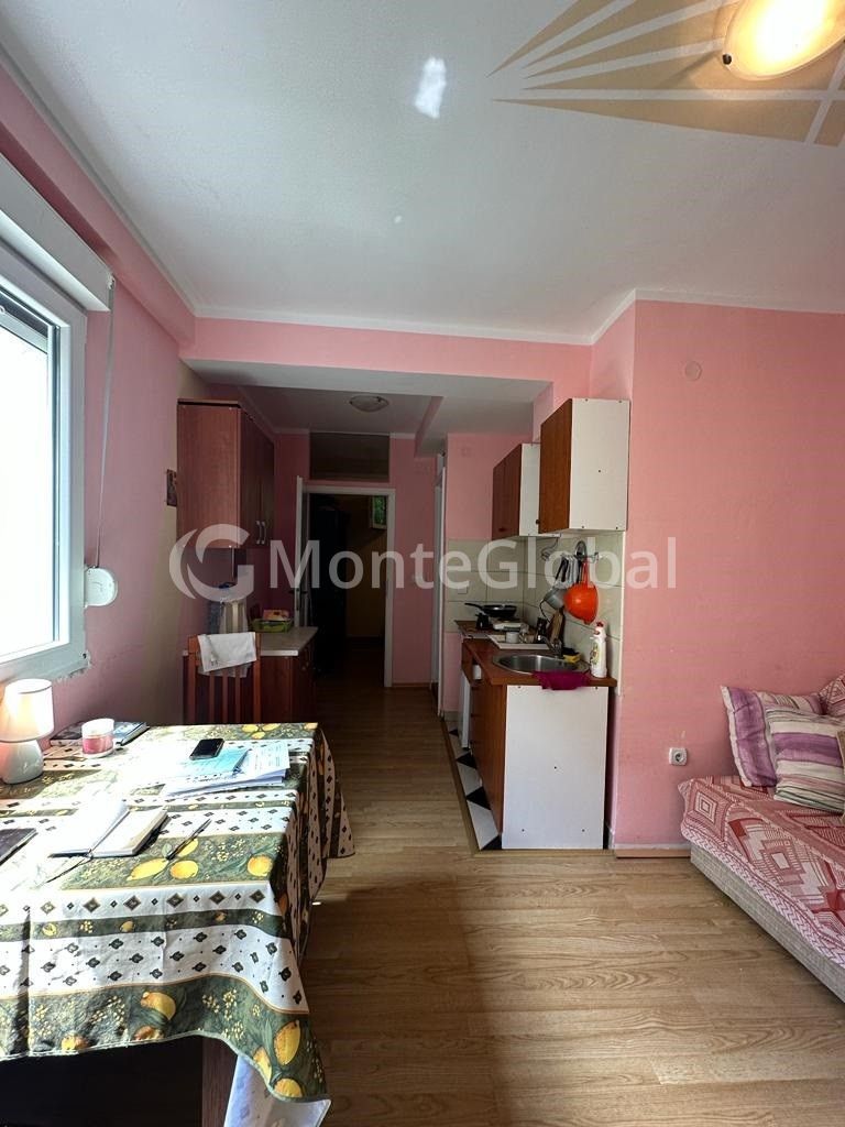 Flat in Igalo, Montenegro, 45 m² - picture 2