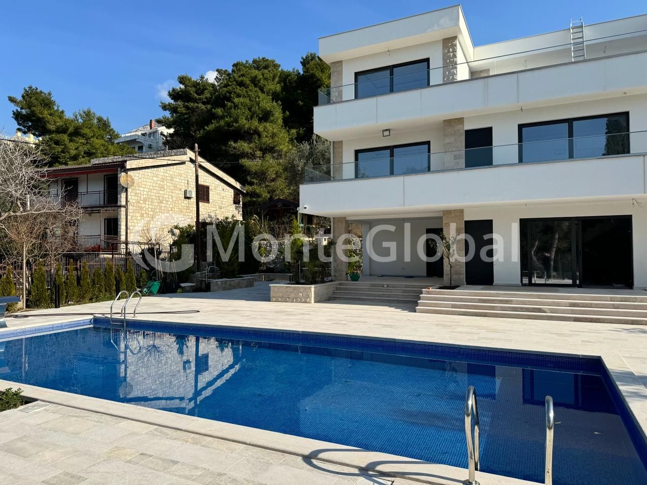 Villa en Sutomore, Montenegro, 450 m² - imagen 2