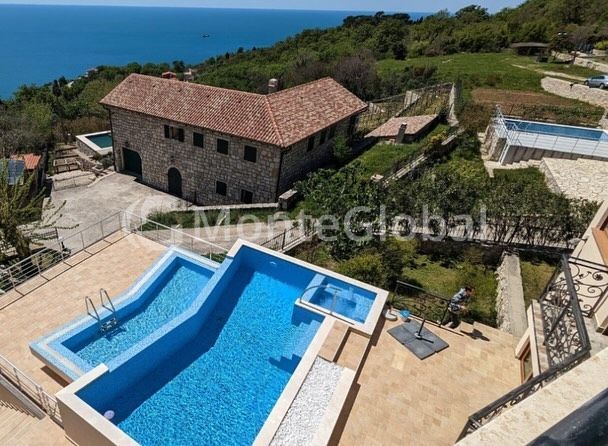 Casa en el Bar, Montenegro, 190 m² - imagen 1