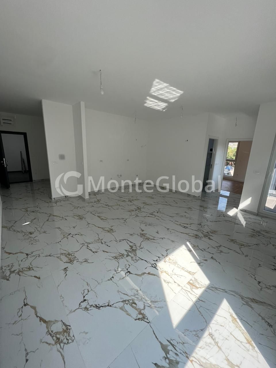 Flat in Bar, Montenegro, 45 m² - picture 2