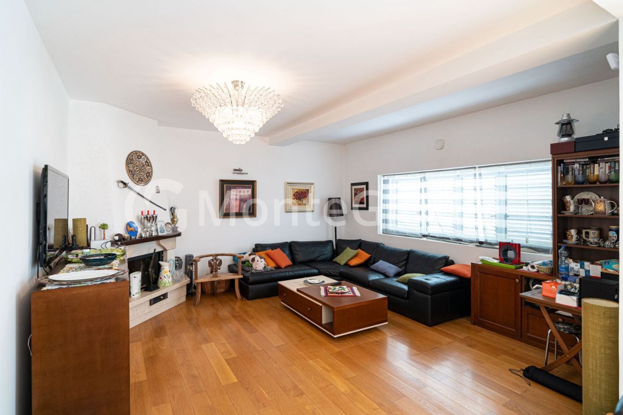 House in Kotor, Montenegro, 380 m² - picture 2