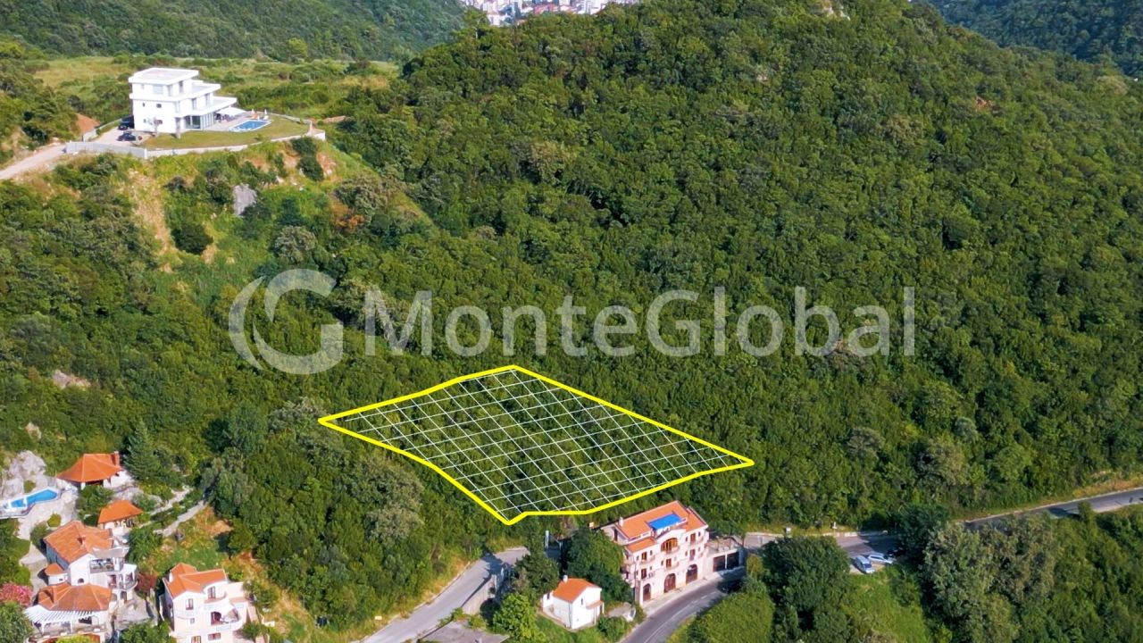 Land in Budva, Montenegro, 2 000 m² - picture 2