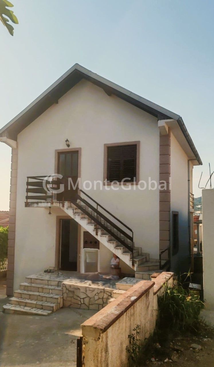 Casa en Dobra Voda, Montenegro, 120 m² - imagen 2