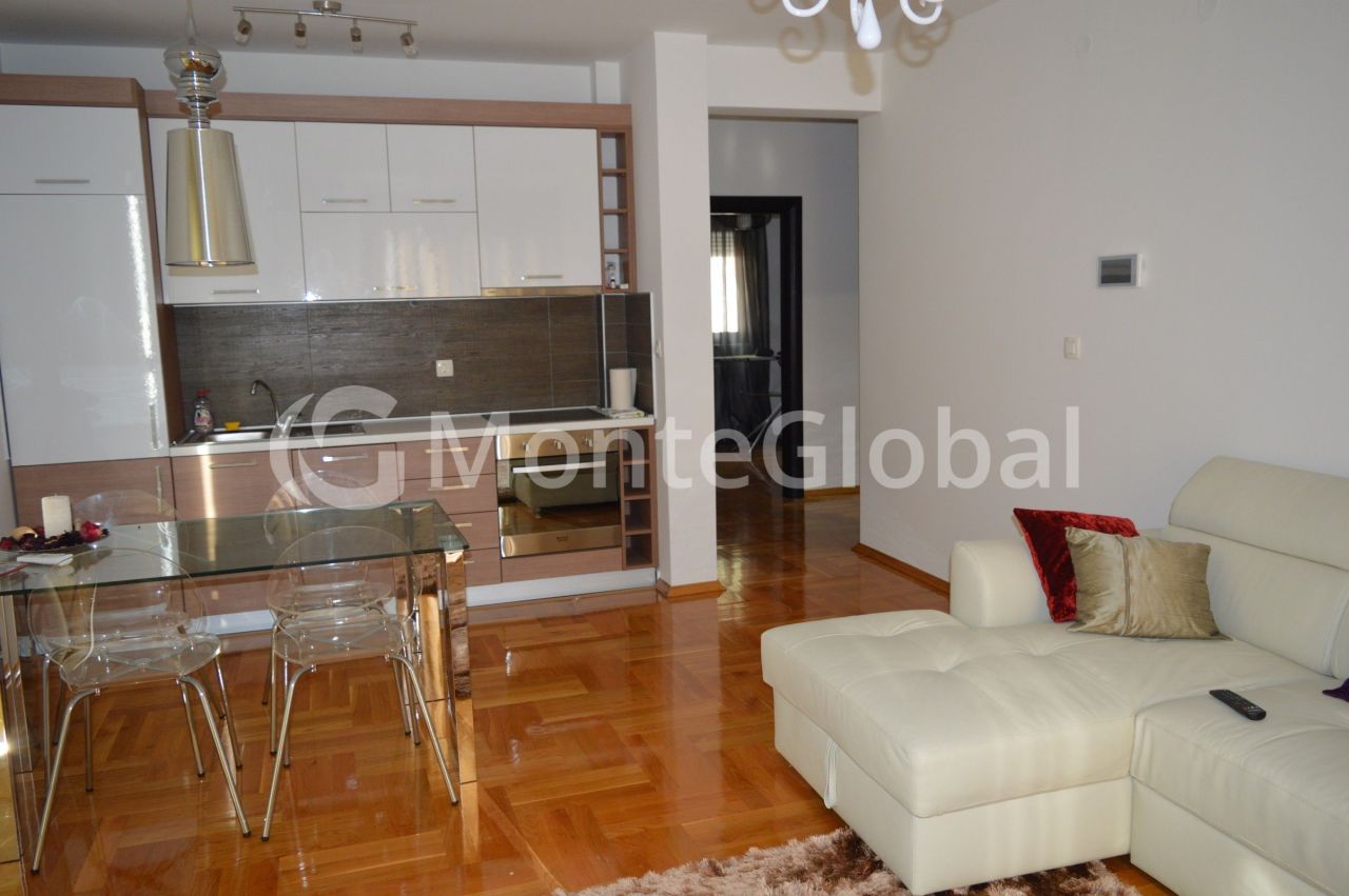 Flat in Petrovac, Montenegro, 58 m² - picture 1
