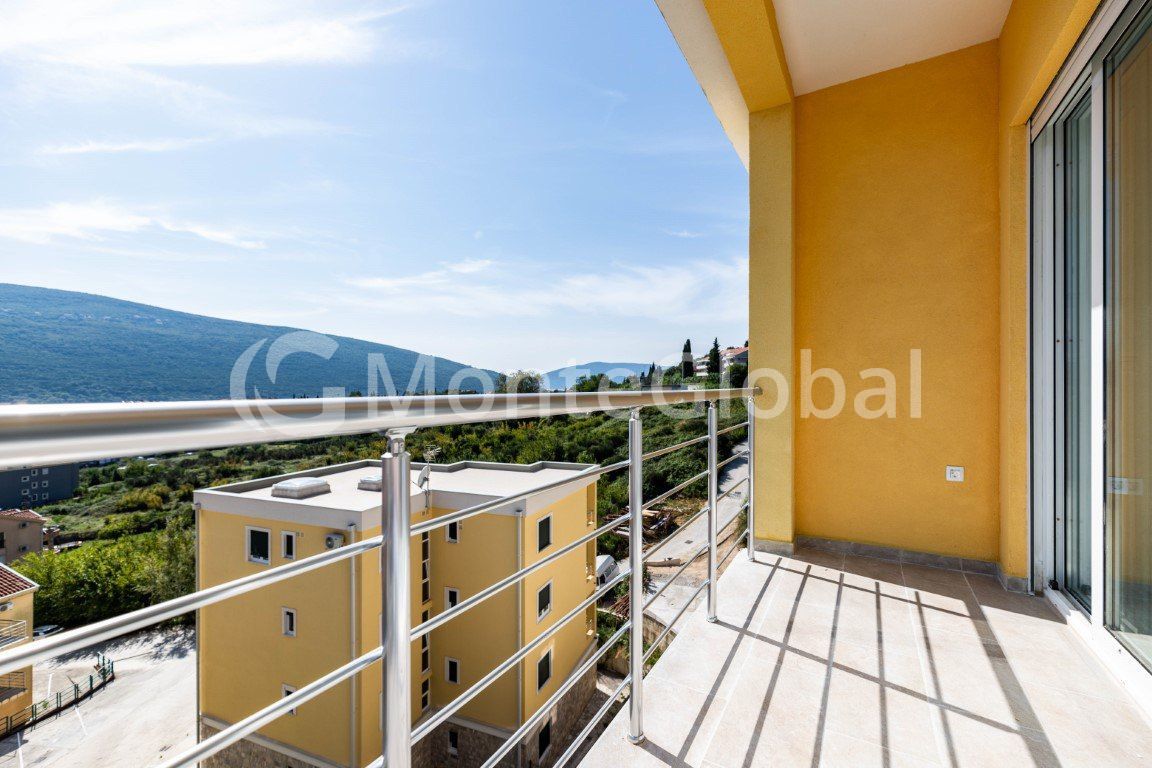 Appartement à Herceg-Novi, Monténégro, 69.5 m² - image 1