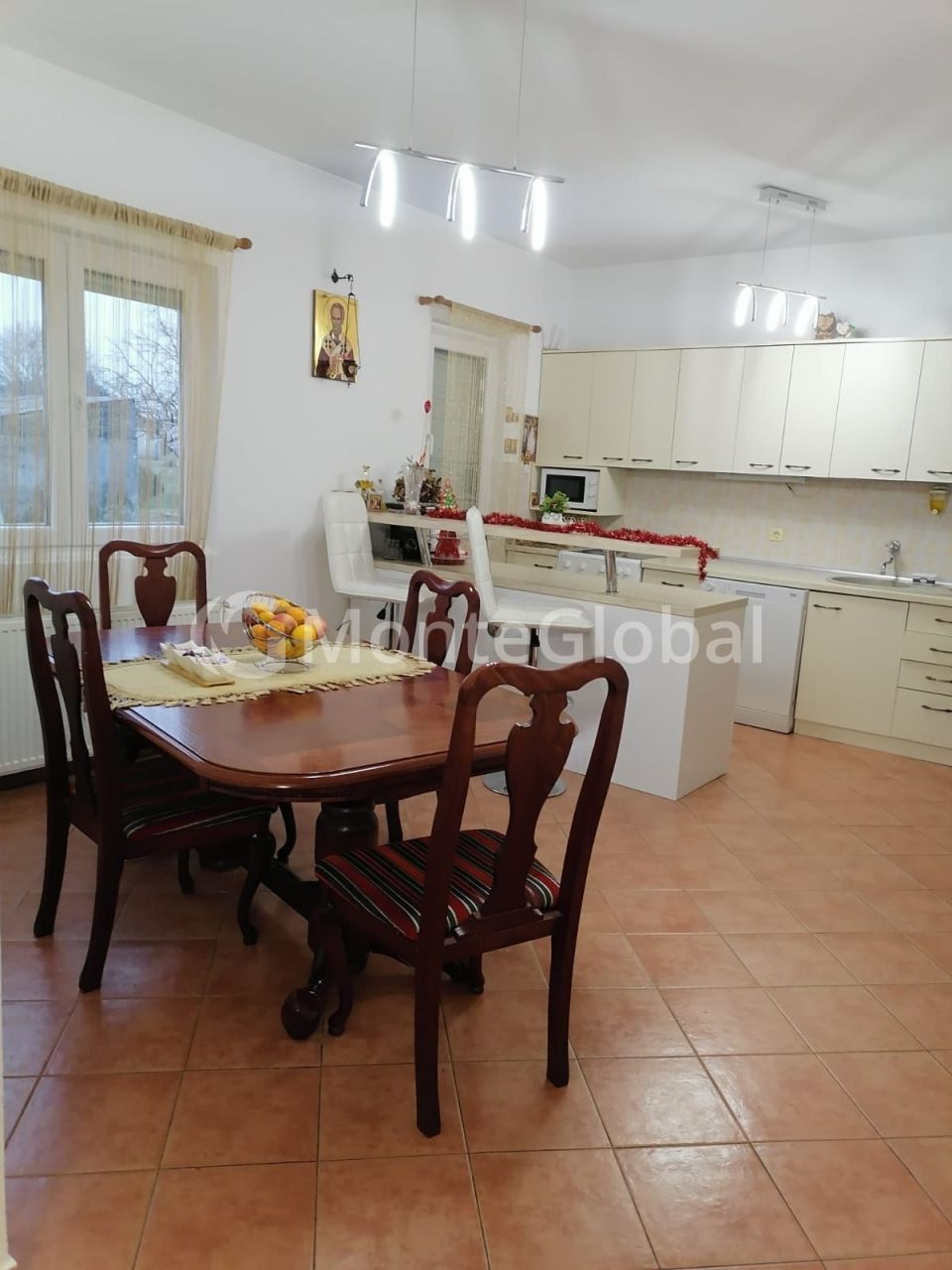 Casa en Podgorica, Montenegro, 350 m² - imagen 3