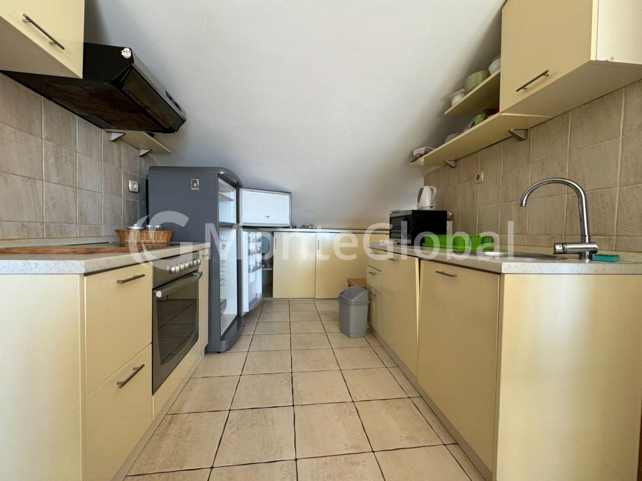 Flat in Becici, Montenegro, 228 m² - picture 3