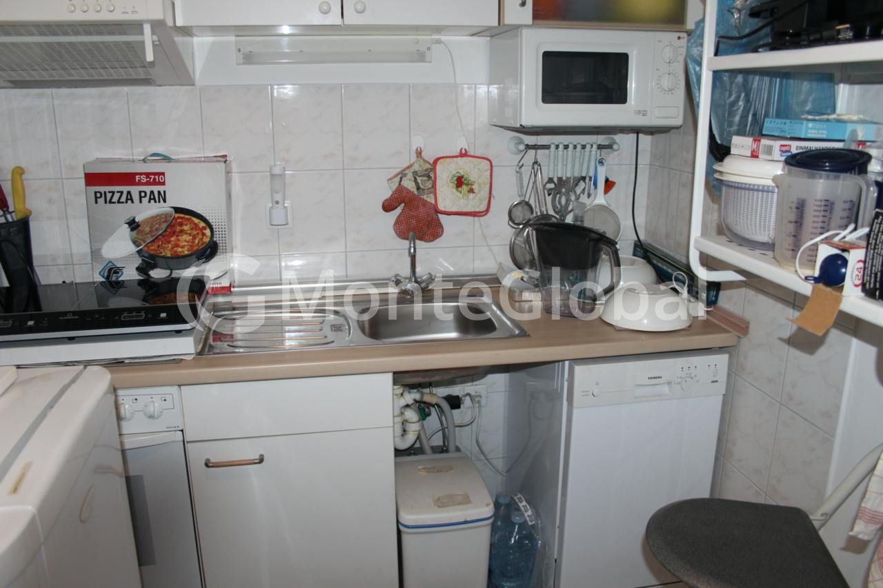 Flat in Sveti Stefan, Montenegro, 40 m² - picture 3