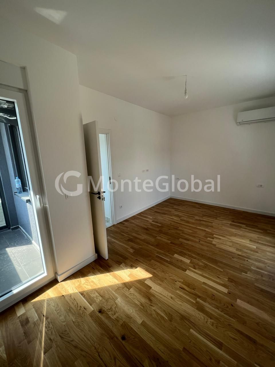 Flat in Bar, Montenegro, 45 m² - picture 4