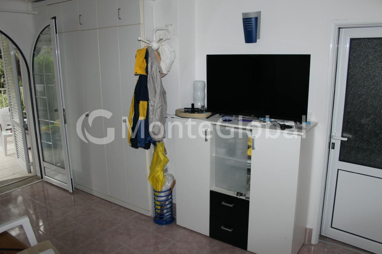 Flat in Sveti Stefan, Montenegro, 40 m² - picture 4