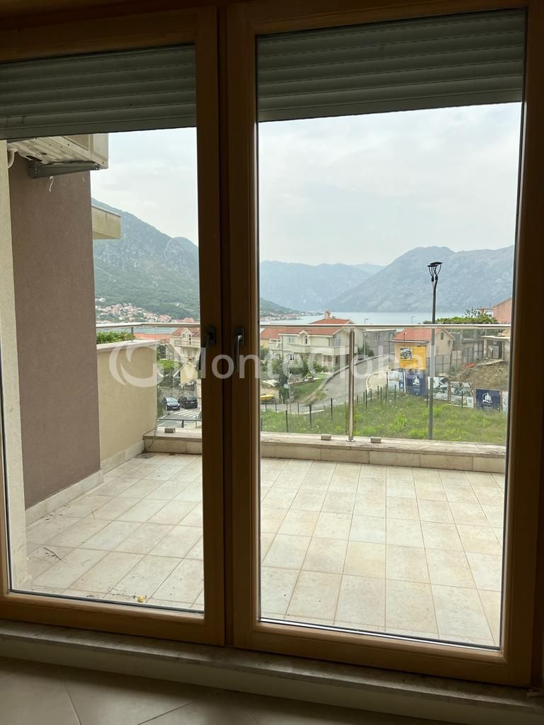 Flat in Dobrota, Montenegro, 60 m² - picture 6