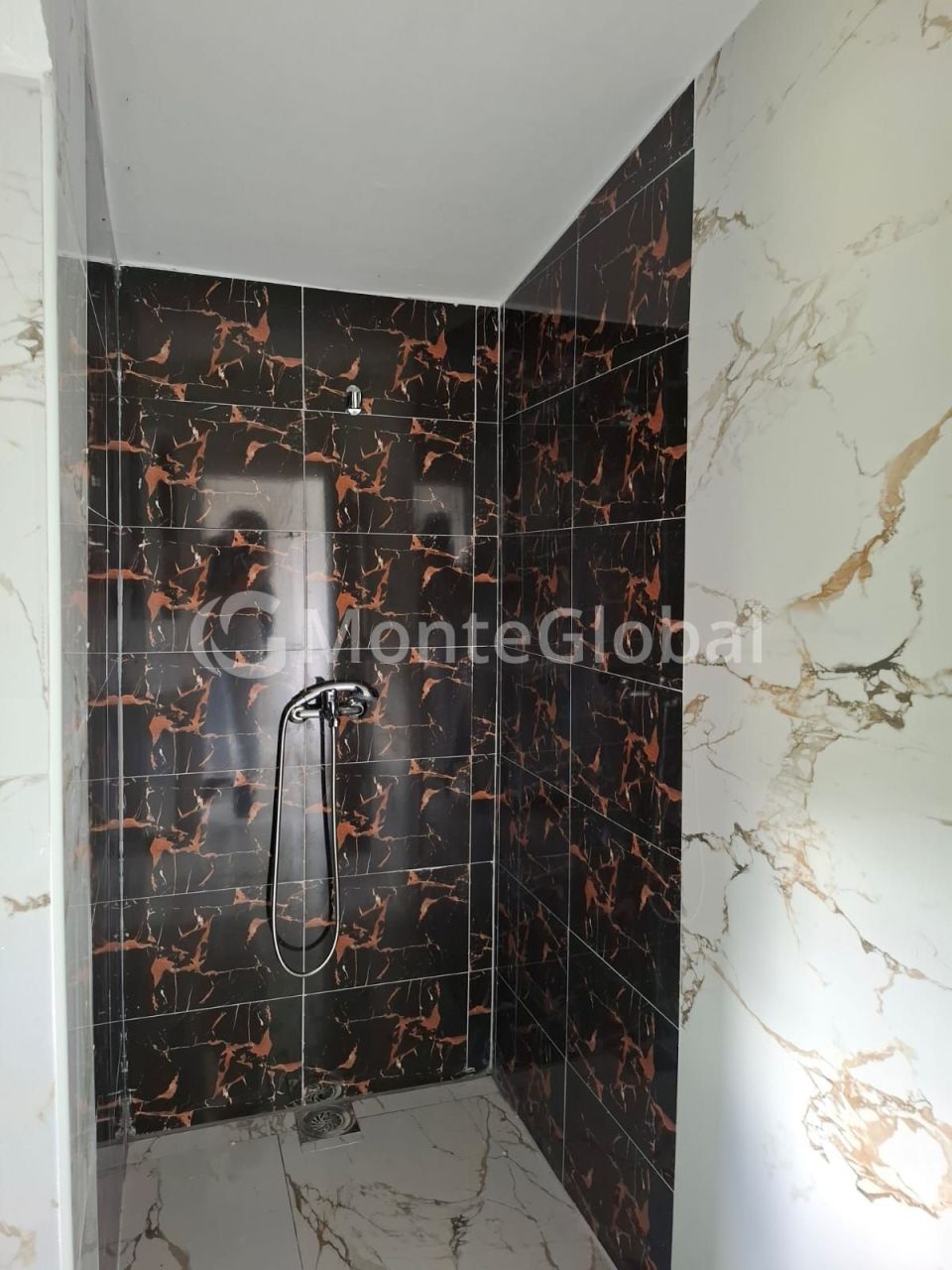 Flat in Bar, Montenegro, 33 m² - picture 6