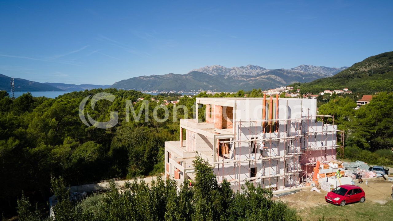 Piso en Tivat, Montenegro, 90 m² - imagen 7