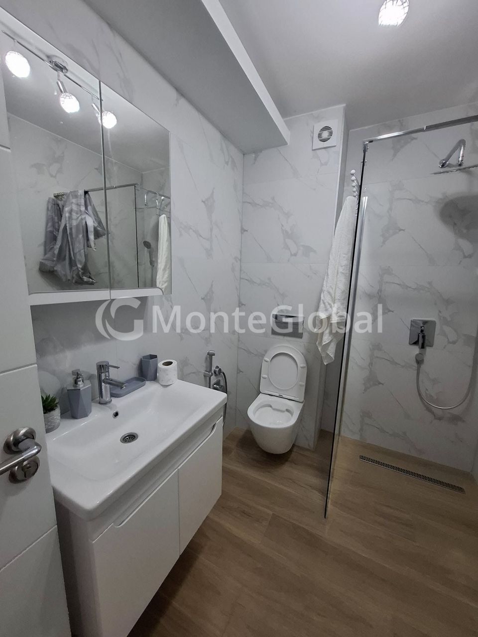 Flat in Dobra Voda, Montenegro, 100 m² - picture 9