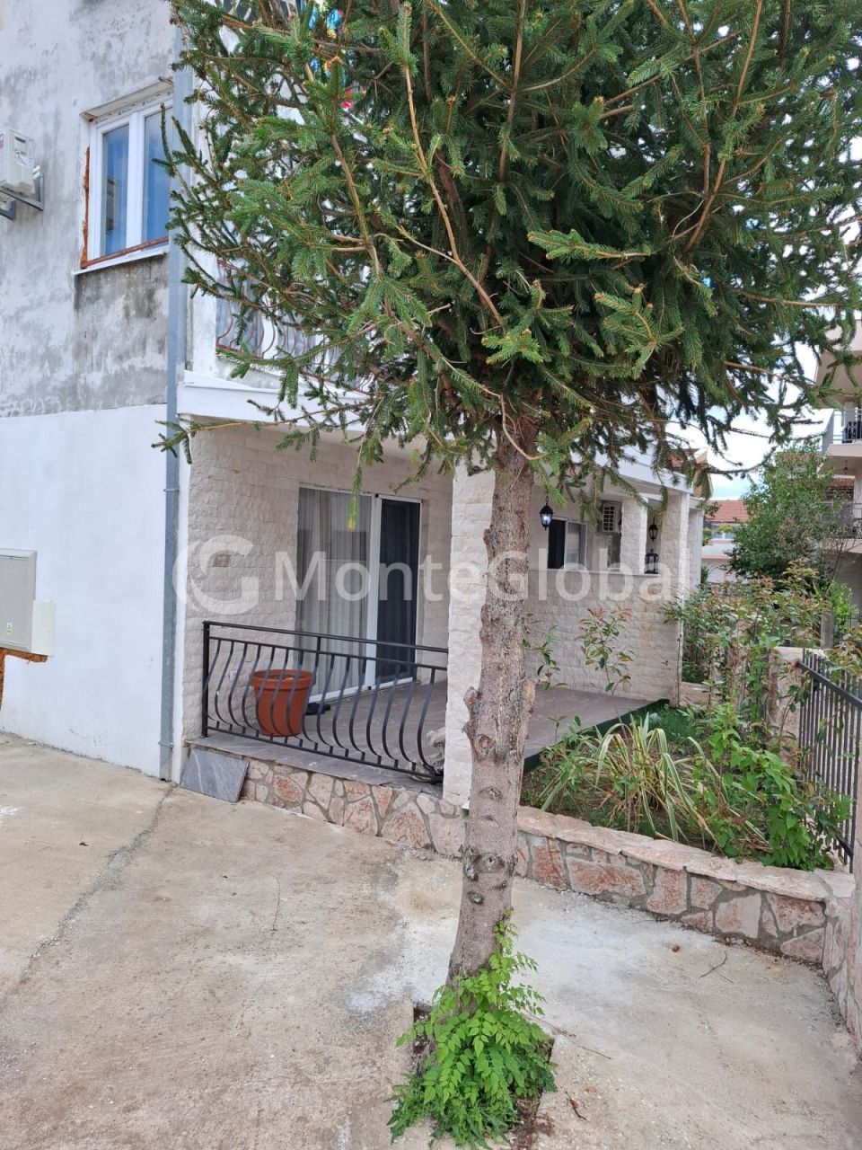 Flat in Bar, Montenegro, 33 m² - picture 12