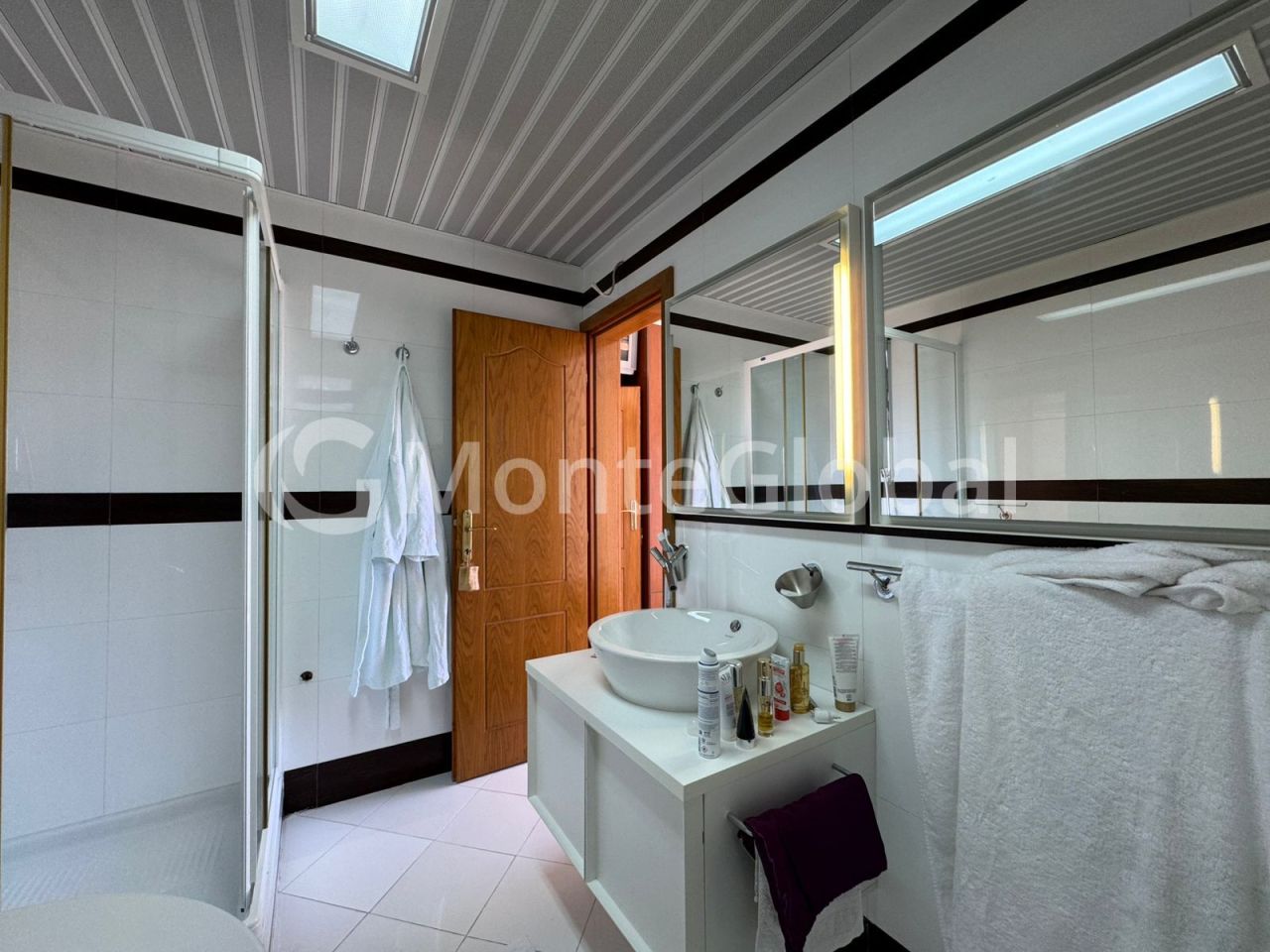 Flat in Becici, Montenegro, 228 m² - picture 14