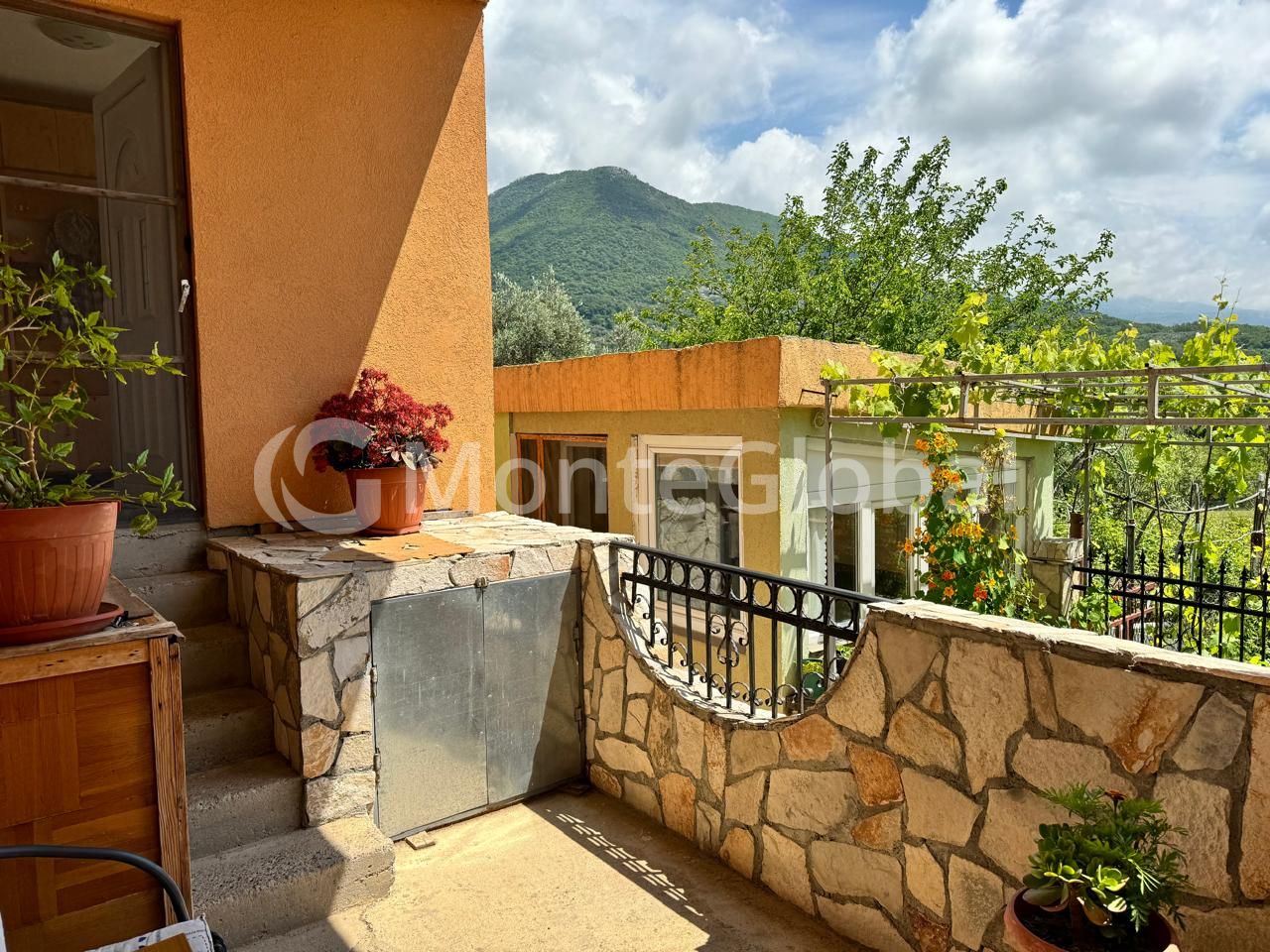 House in Bar, Montenegro, 150 m² - picture 16