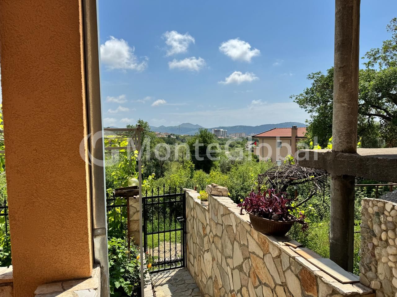 House in Bar, Montenegro, 150 m² - picture 17