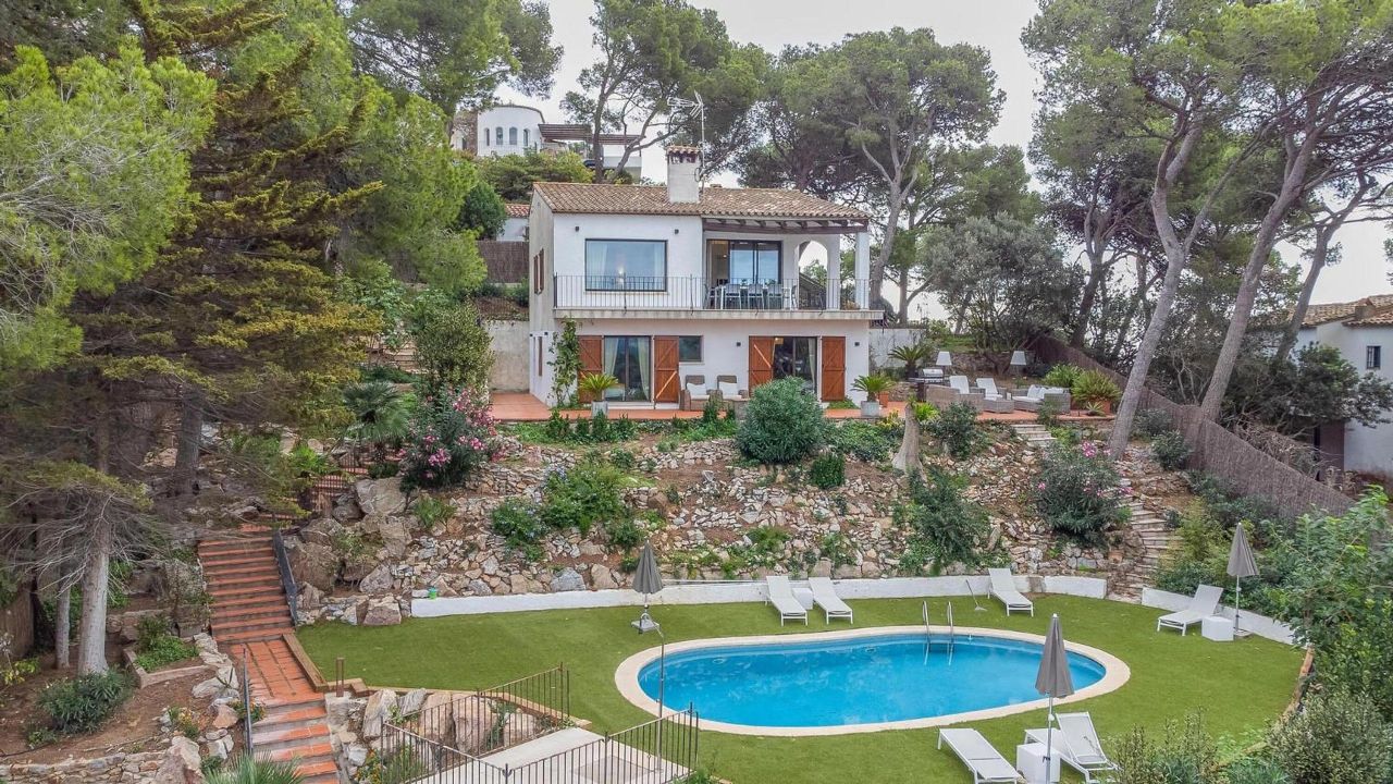 Villa in Llafranc, Spain, 271 m² - picture 1