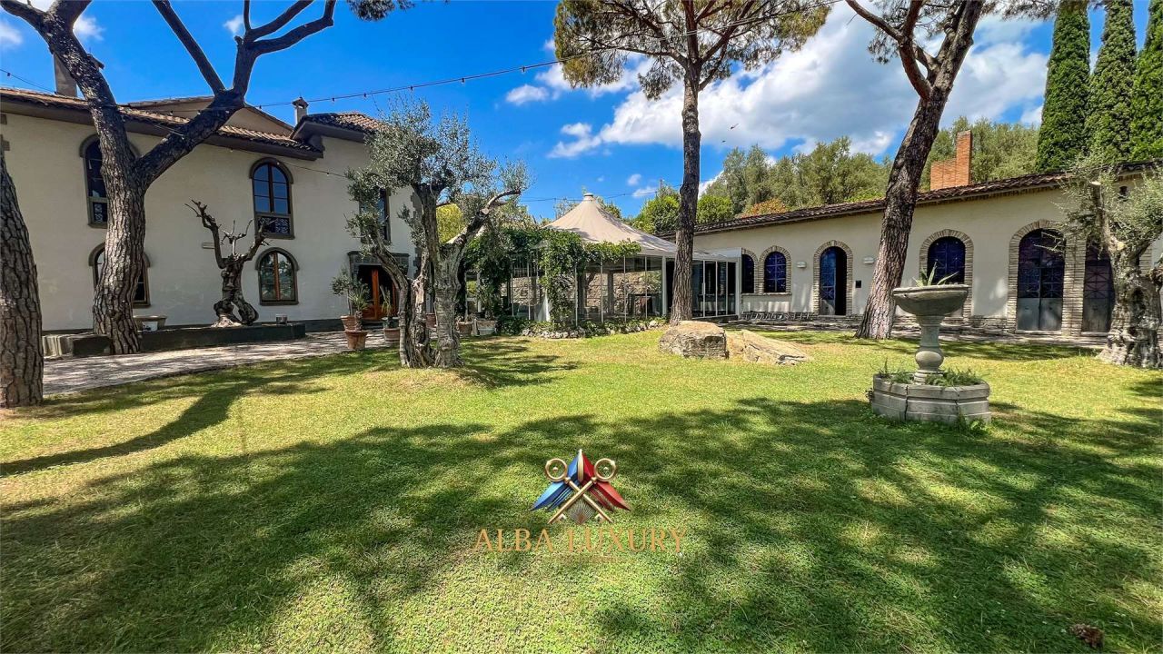 Villa en Passignano sul Trasimeno, Italia, 1 600 m² - imagen 1