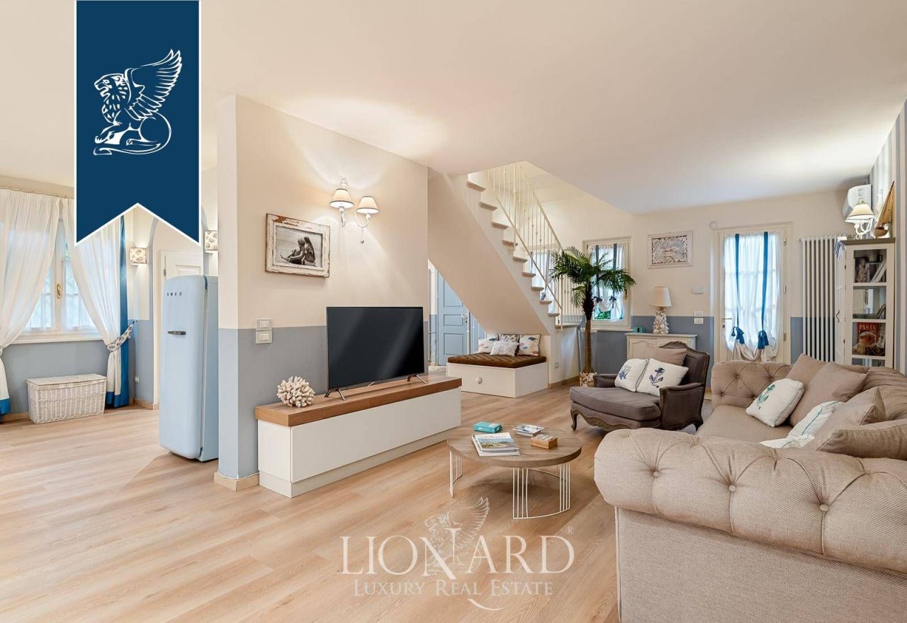 Villa à Forte dei Marmi, Italie, 175 m² - image 1