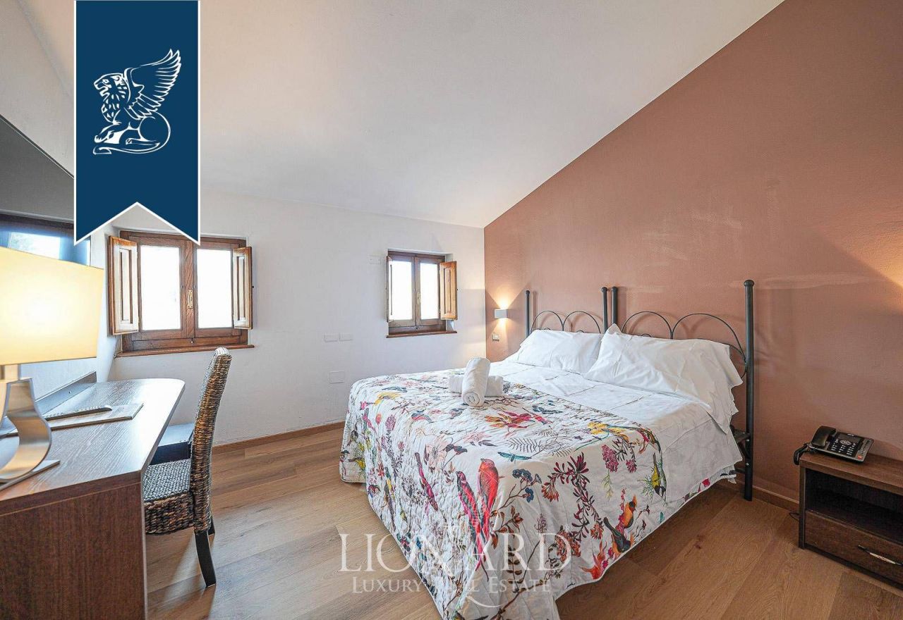 Hotel en Greve in Chianti, Italia, 800 m² - imagen 9