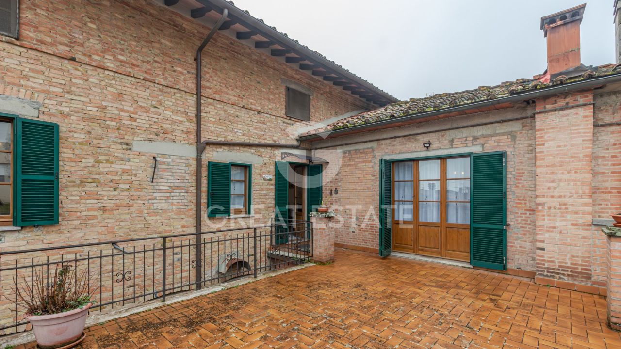 Appartement à Cetona, Italie, 244.75 m² - image 1