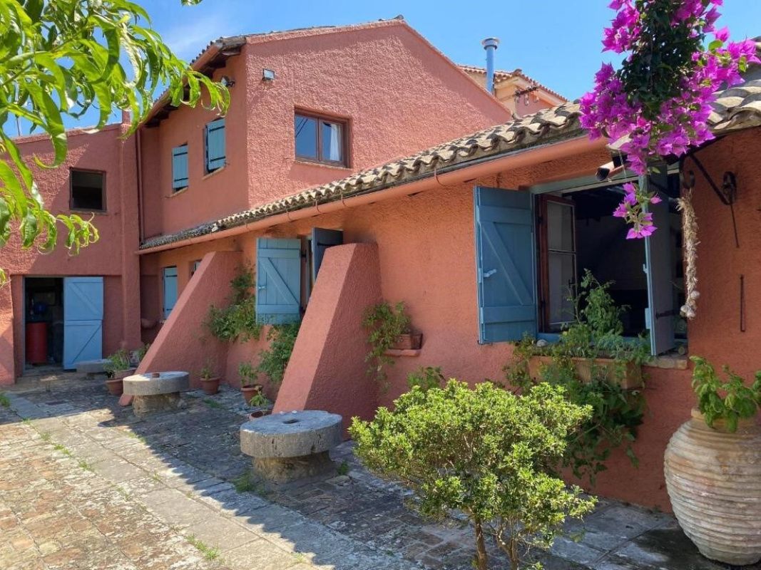 House on Ionian Islands, Greece, 200 m² - picture 1