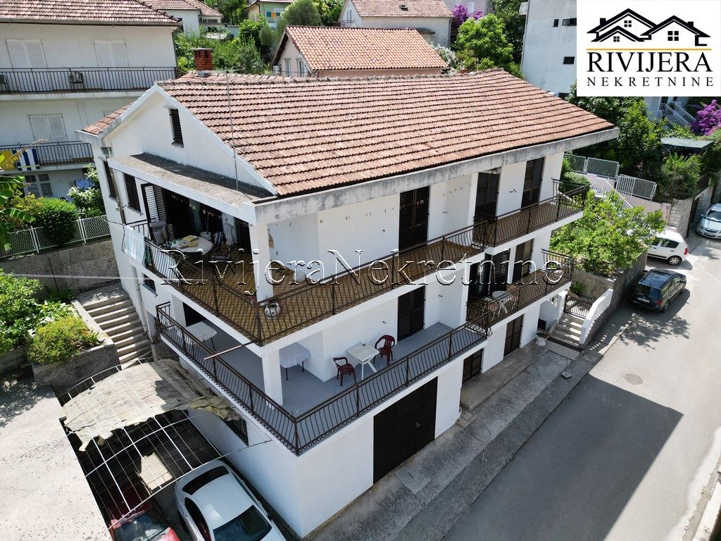 Maison à Herceg-Novi, Monténégro, 307 m² - image 1