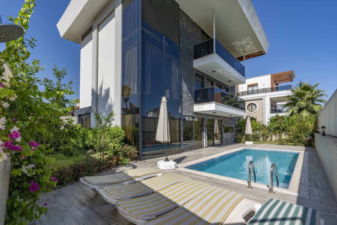Villa à Alanya, Turquie, 369 m² - image 1