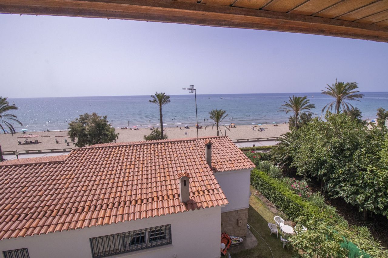 Chalet in Coma-ruga, Spain, 520 m² - picture 1
