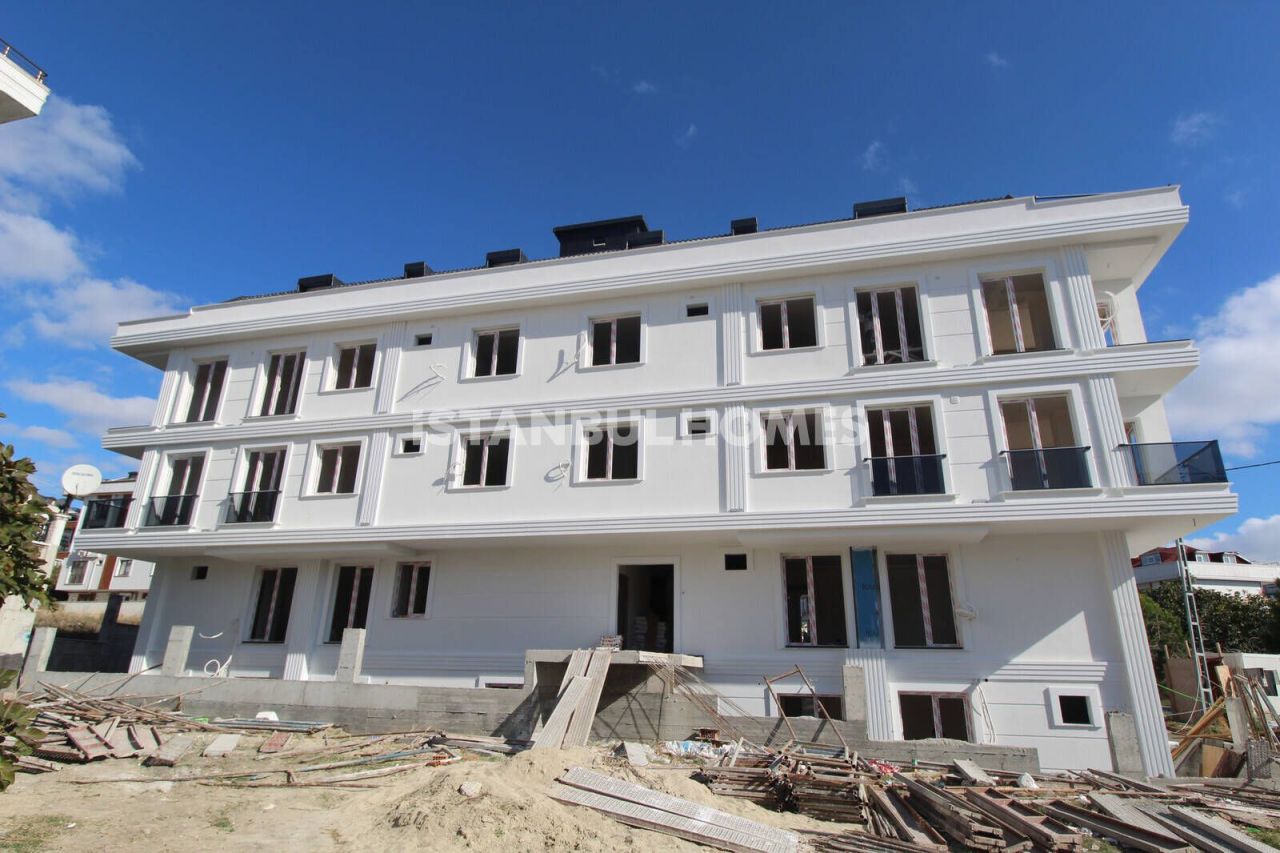 Apartment in Beylikduzu, Turkey, 93 m² - picture 1
