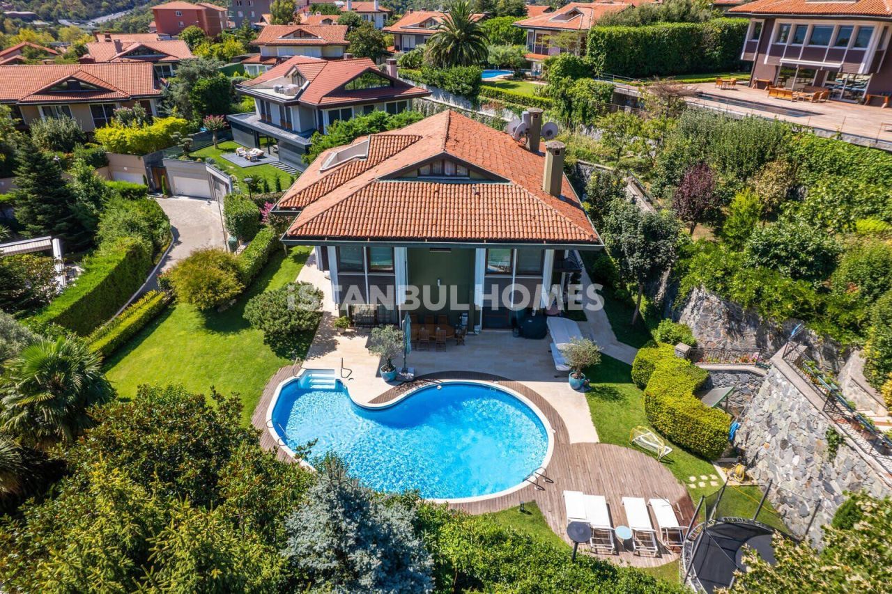 Villa in Istanbul, Turkey, 550 m² - picture 1