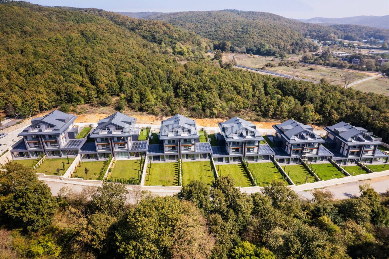 Villa in Cekmekoy, Turkey, 538 m² - picture 1