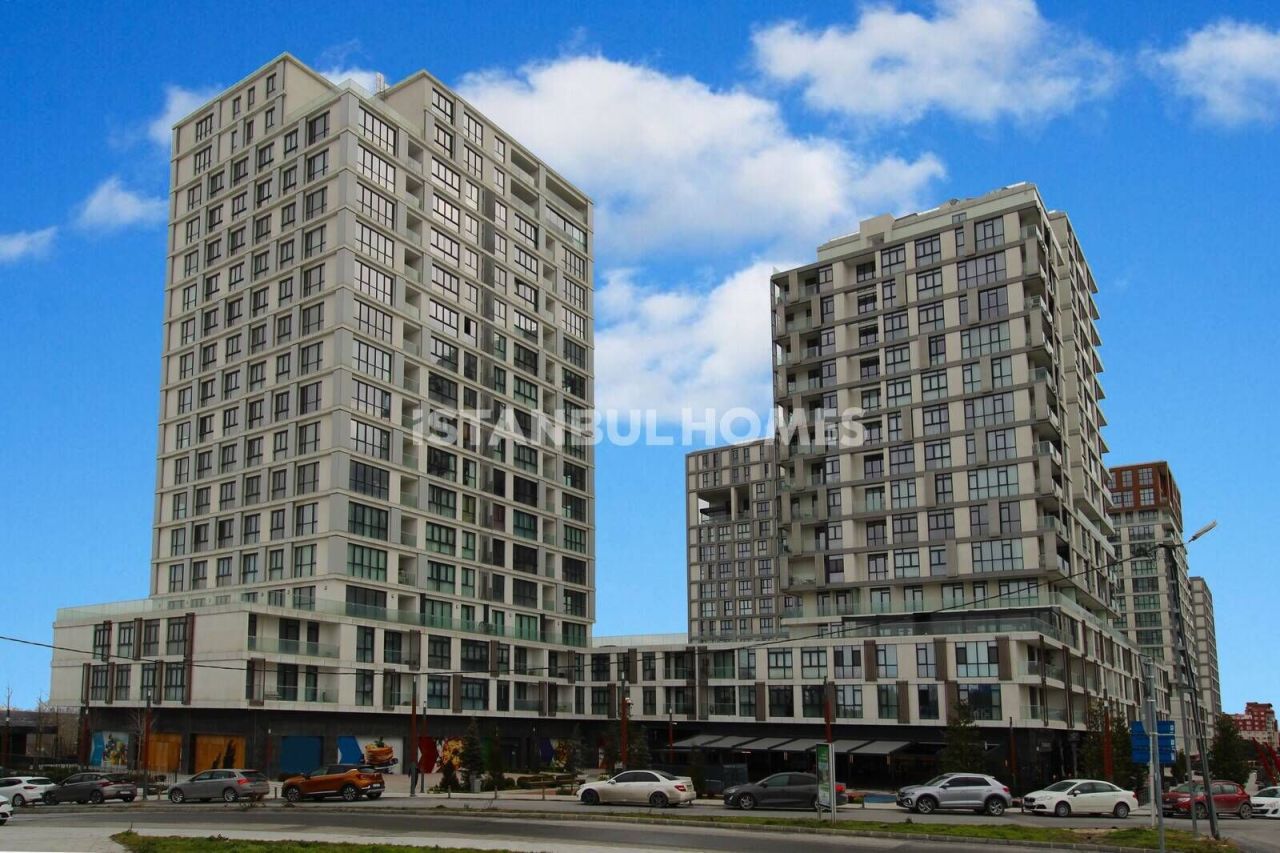Tienda en Başakşehir, Turquia, 87 m² - imagen 1