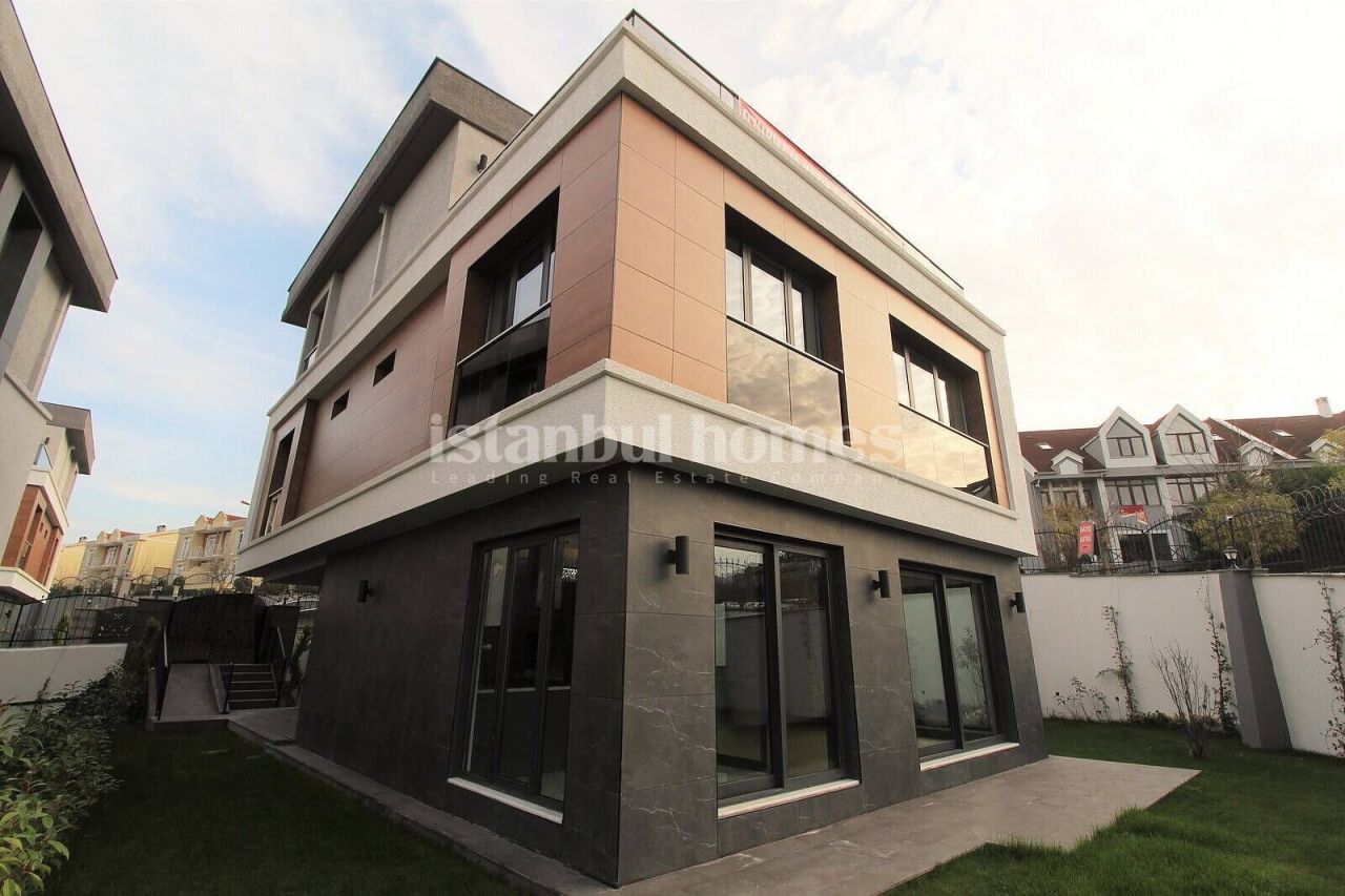 Villa en Başakşehir, Turquia, 635 m² - imagen 1