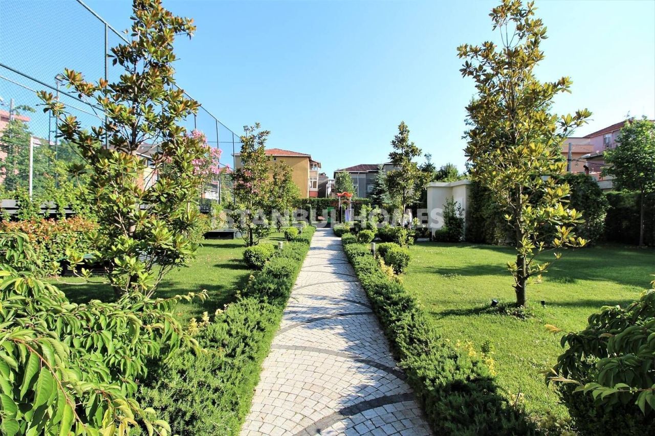Apartment in Kartal, Turkey, 189 m² - picture 1