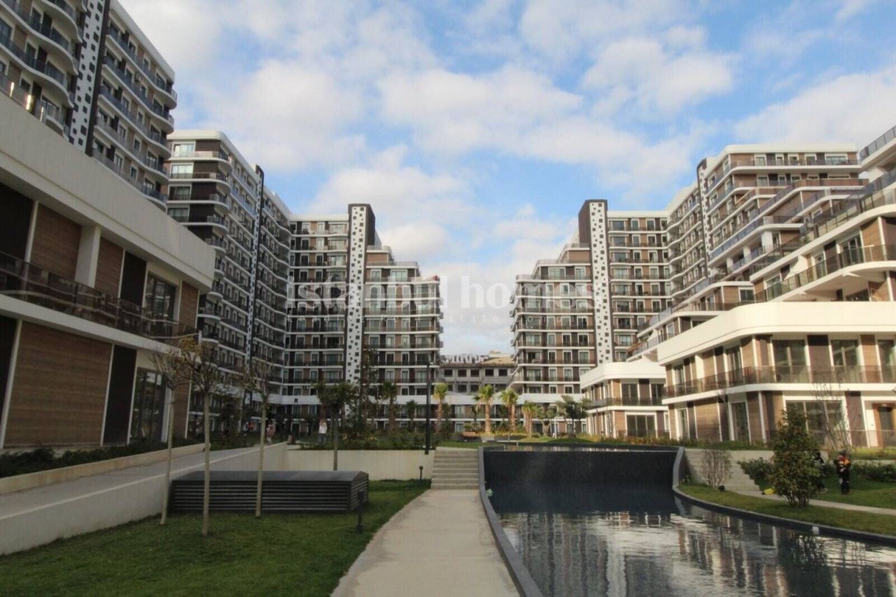 Apartment in Beylikduzu, Turkey, 217 m² - picture 1