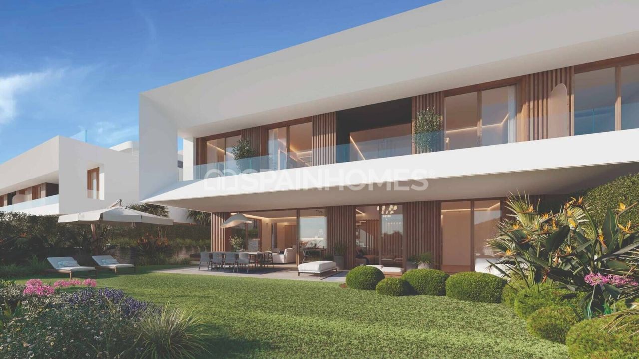 Villa in Estepona, Spain, 341 m² - picture 1
