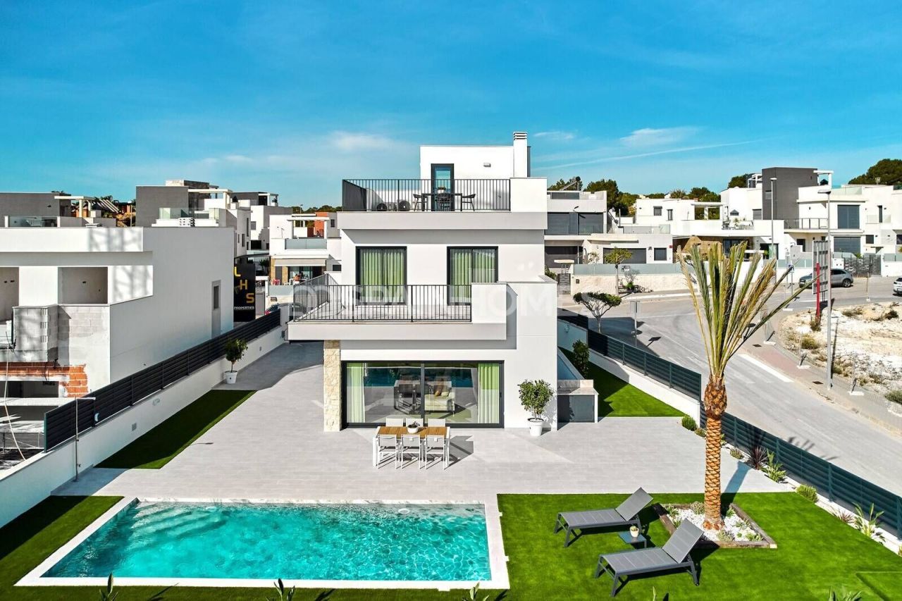 Villa en San Miguel de Salinas, España, 190 m² - imagen 1